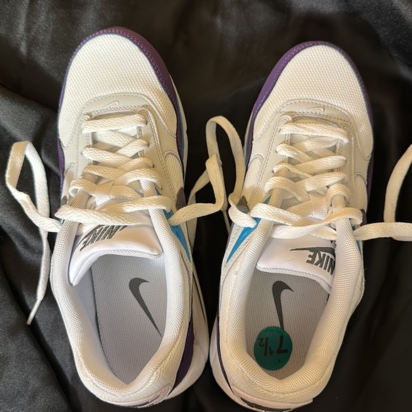 Like New Nike Athletic Shoes - Picture 6 of 15